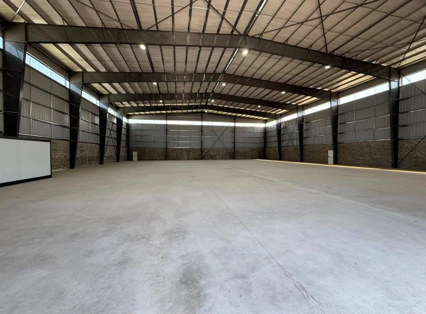 VENTA GALPÓN INDUSTRIAL A ESTRENAR MORENO 5