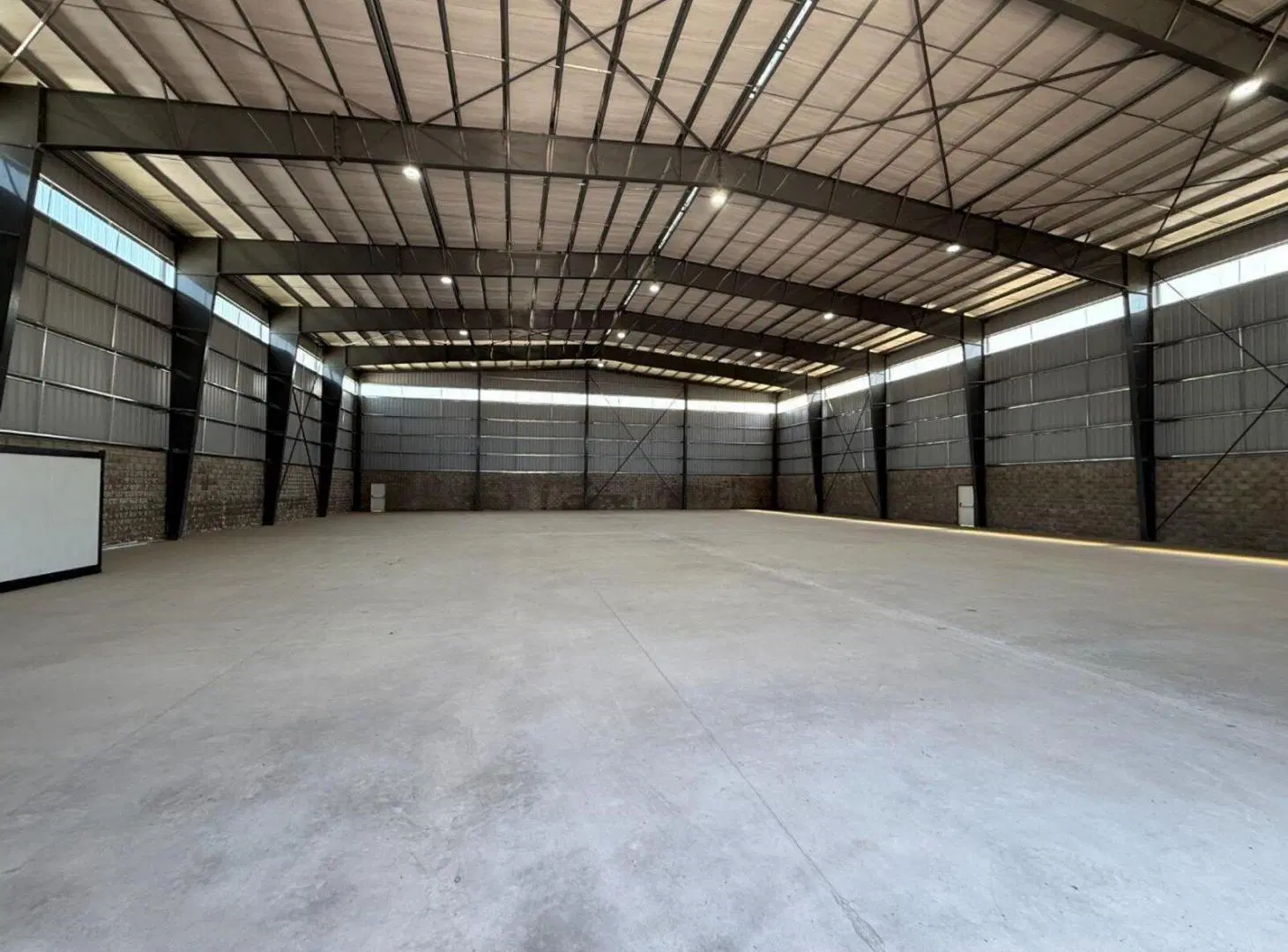 VENTA GALPÓN INDUSTRIAL A ESTRENAR MORENO 4