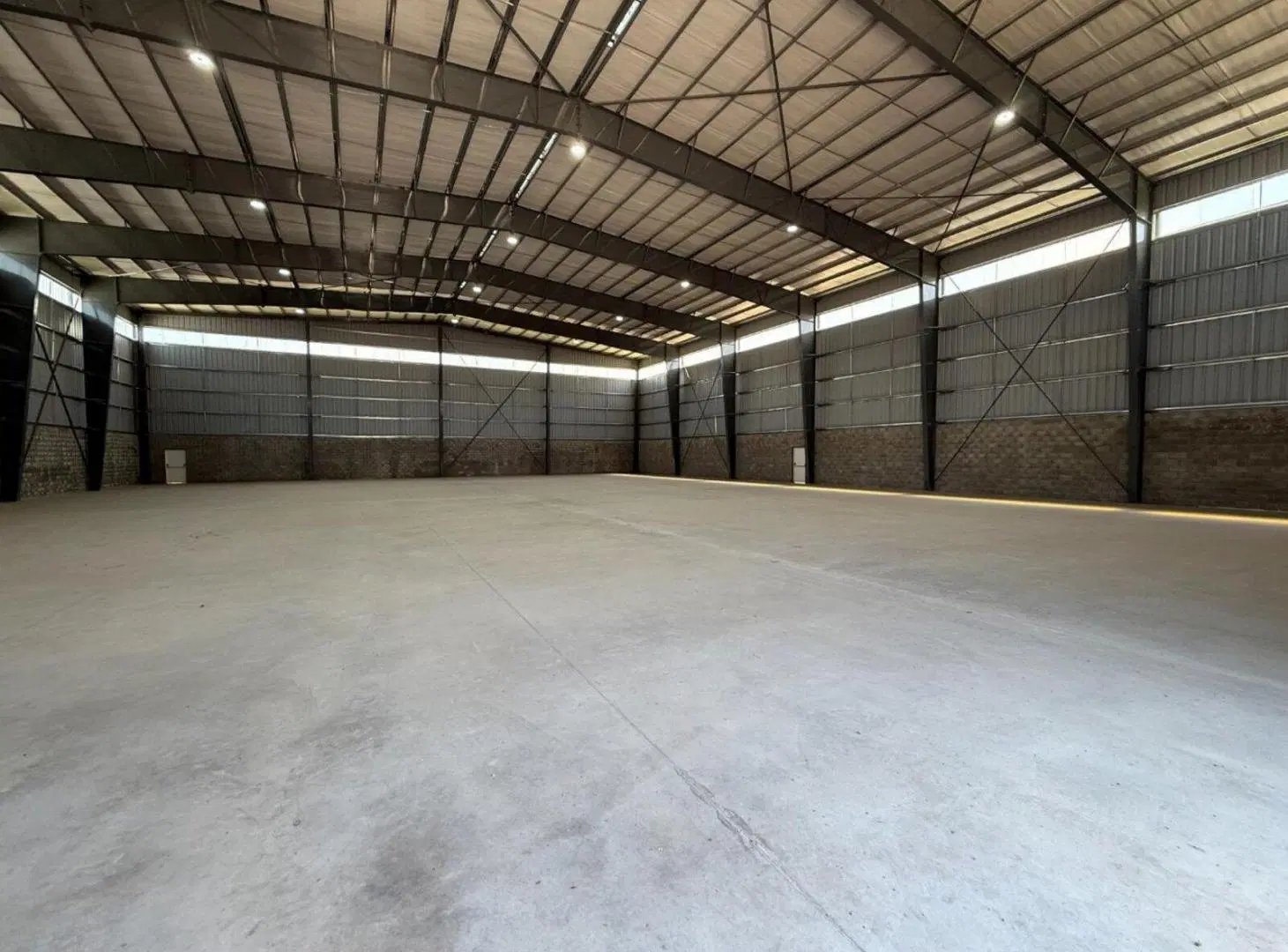 VENTA GALPÓN INDUSTRIAL A ESTRENAR MORENO 3