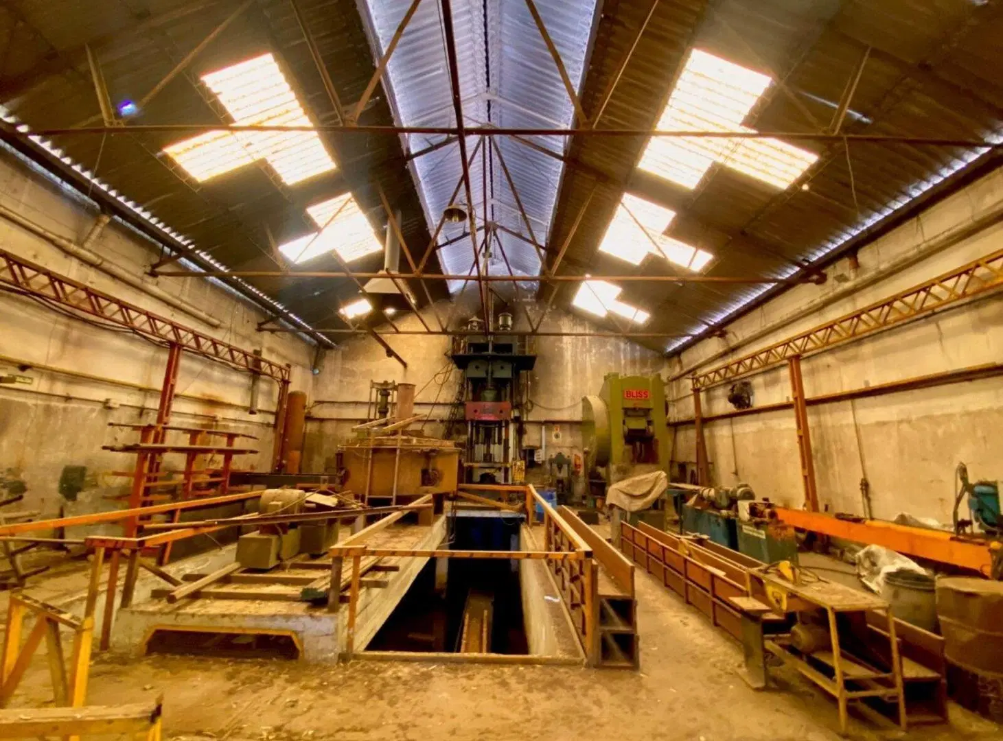 VENTA DEPOSITO INDUSTRIAL LANUS ZONA SUR 3000 M2 ex FABRICA METALURGICA 5