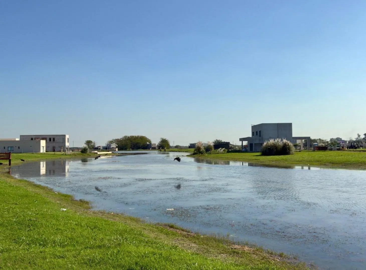 CASA A LA LAGUNA EN SANTA CLARA AL SUR | DISEÑO + VISTA ABIERTA 2