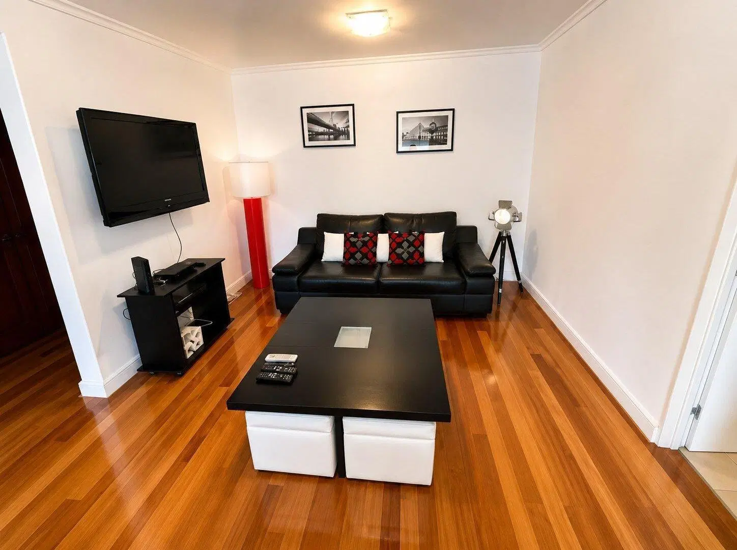 Venta Depto 3 Ambientes Puerto Madero con Cochera y Vista al Puente de la Mujer 5