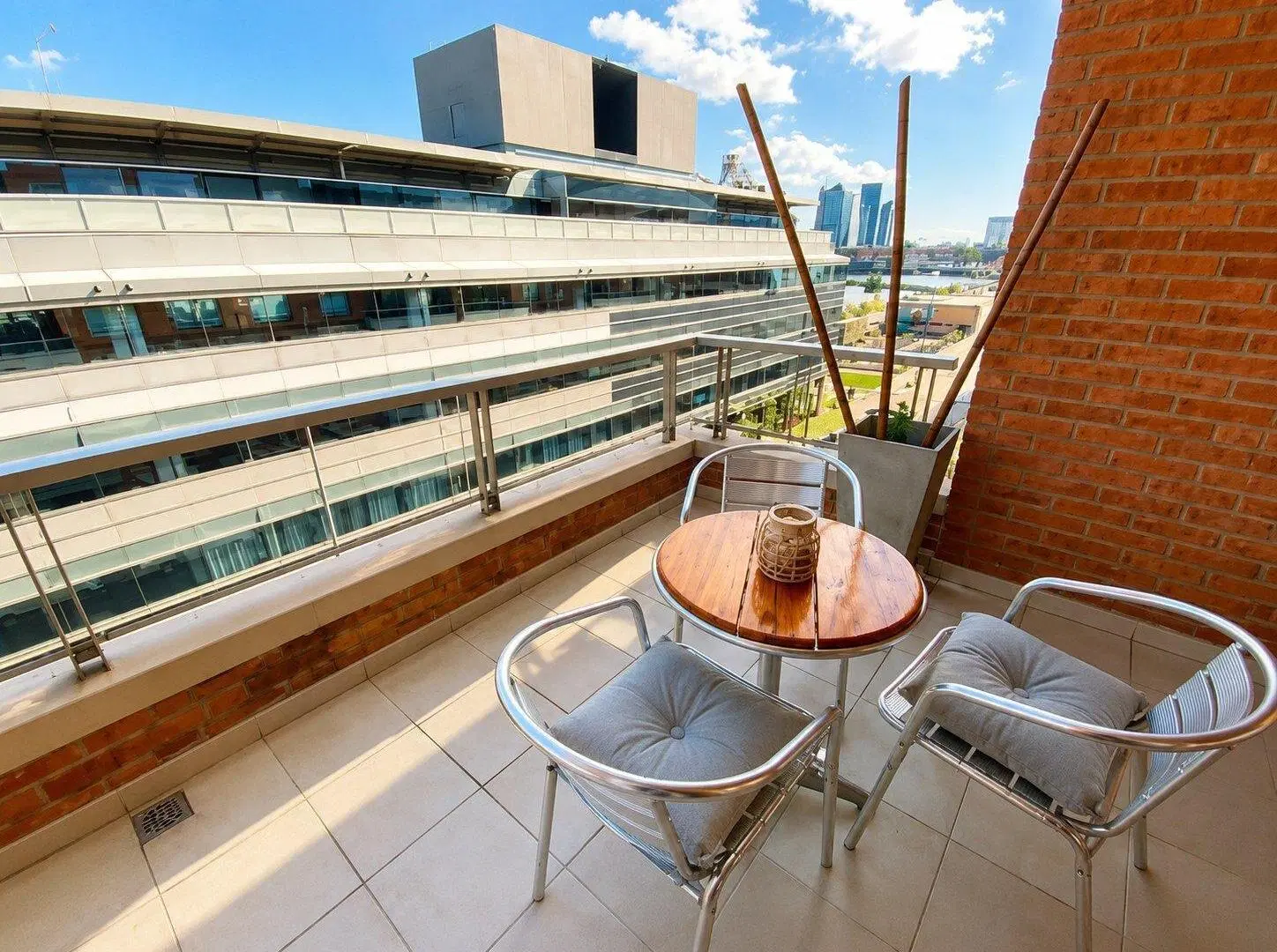 Venta Depto 3 Ambientes Puerto Madero con Cochera y Vista al Puente de la Mujer 3