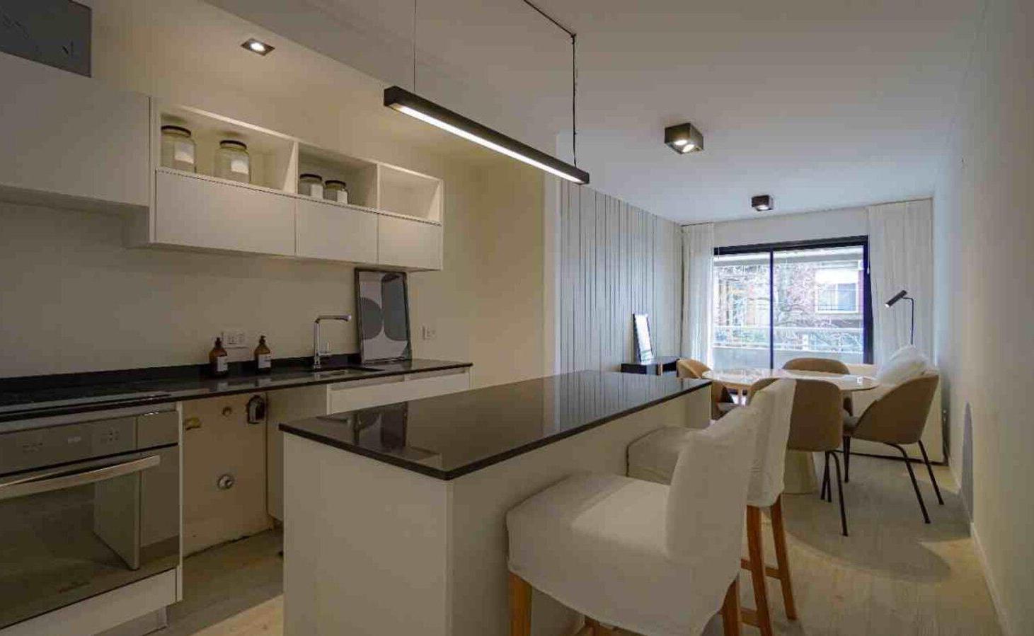 Venta departamento 2 AMB, con cochera a estrenar.
