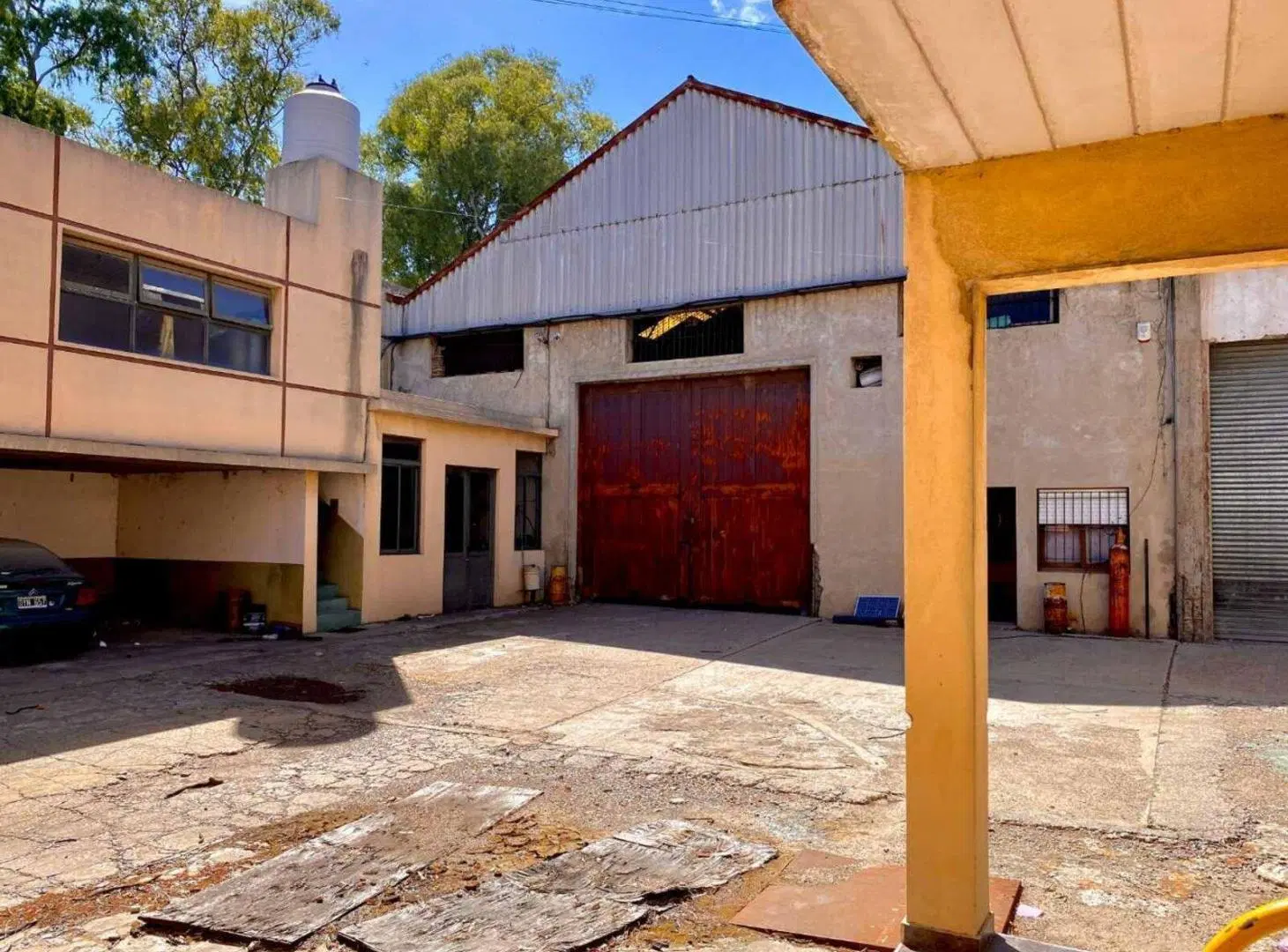 VENTA GALPON INDUSTRIAL LANUS TERRENO 8500m2 Y FABRICA 2600m2, en BLOQUE o SEPARADO 3