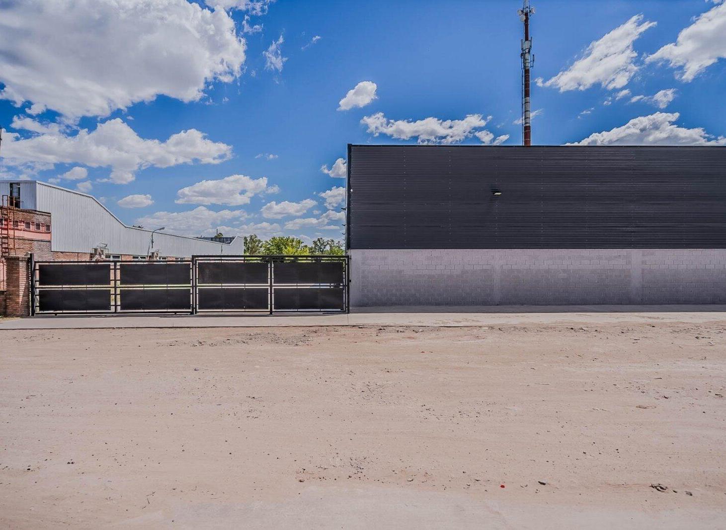 VENTA GALPON CON RENTA 1825 M2 CUBIERTOS PILAR