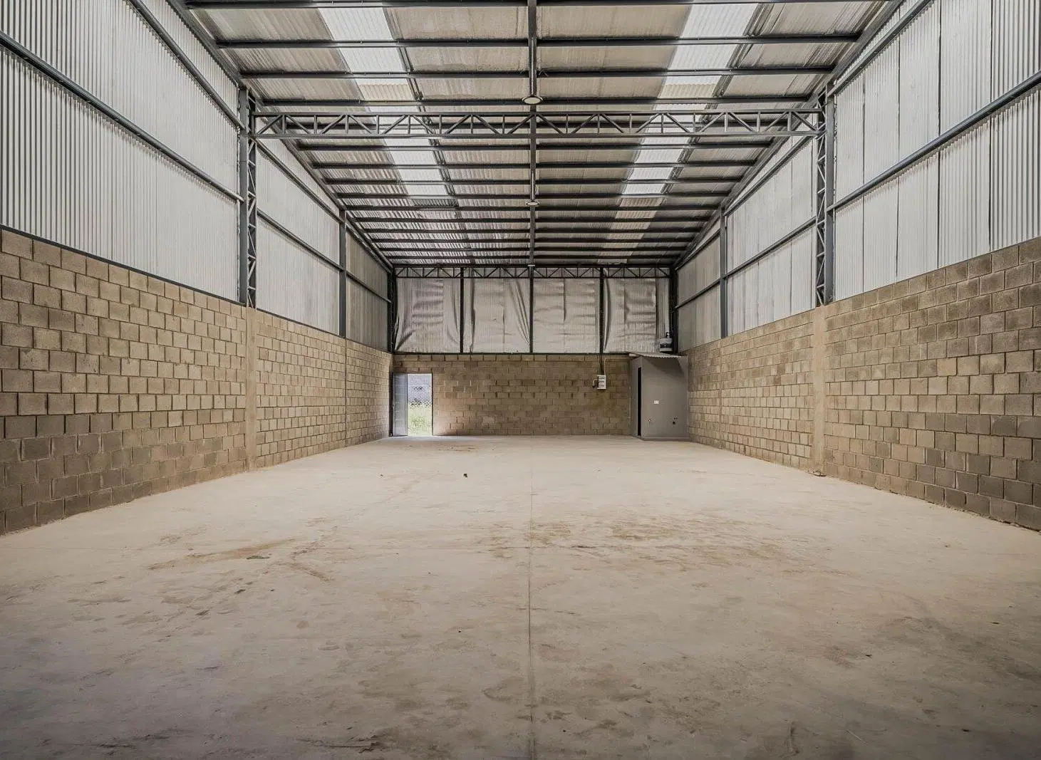 VENTA GALPON CON RENTA 1825 M2 CUBIERTOS PILAR 4