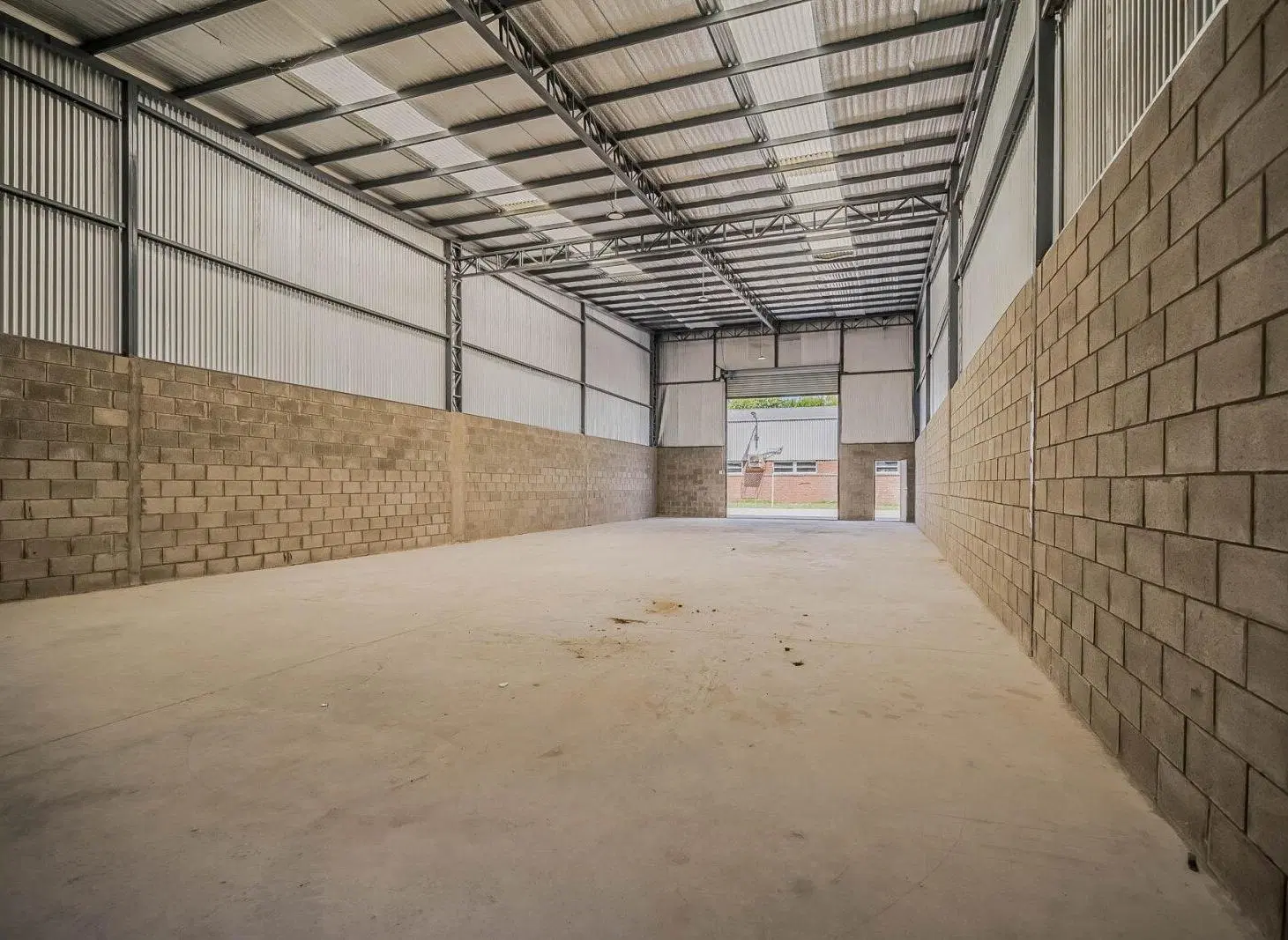 VENTA GALPON CON RENTA 1825 M2 CUBIERTOS PILAR 5