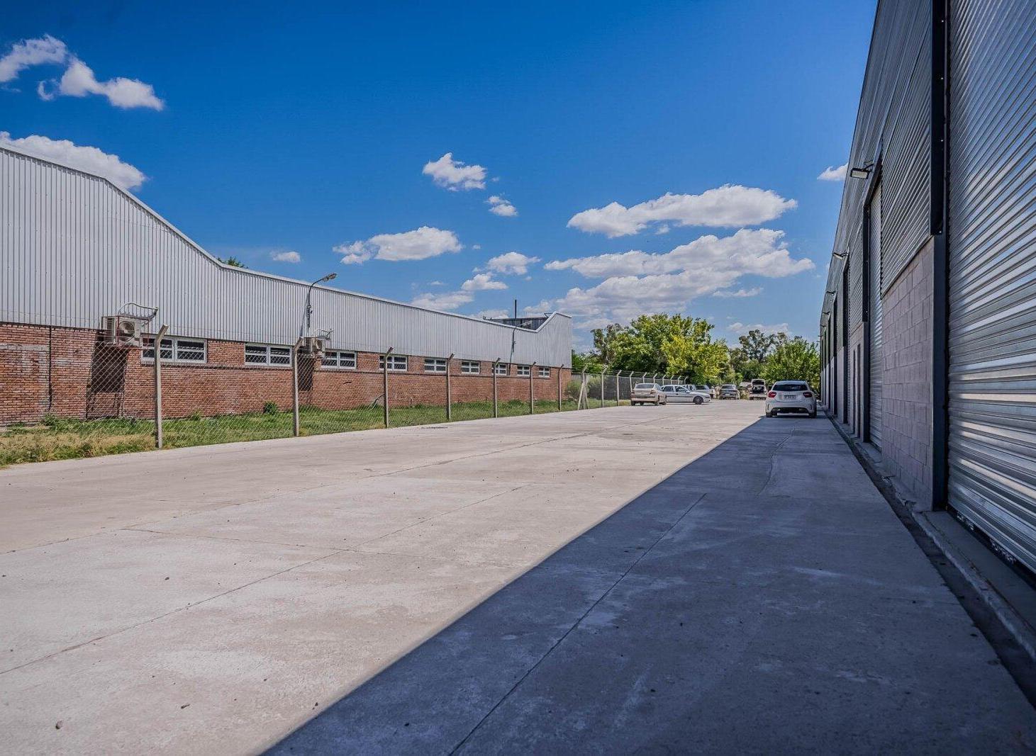 VENTA GALPON CON RENTA 1825 M2 CUBIERTOS PILAR