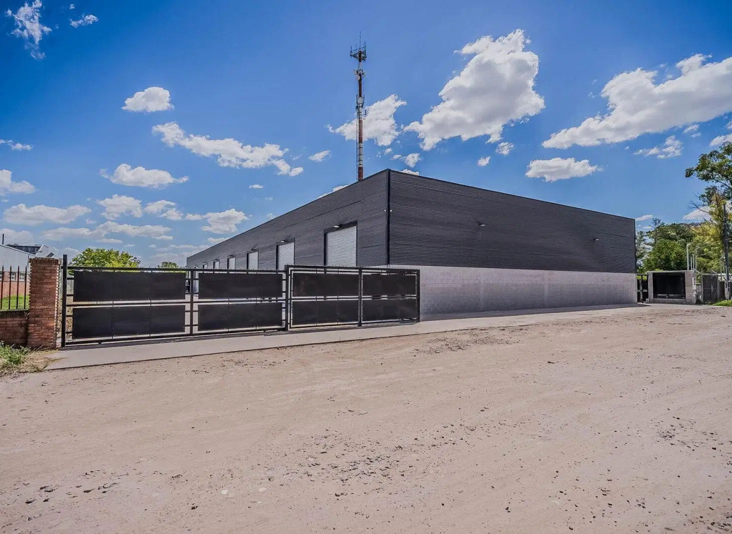 VENTA GALPON CON RENTA 1825 M2 CUBIERTOS PILAR 3