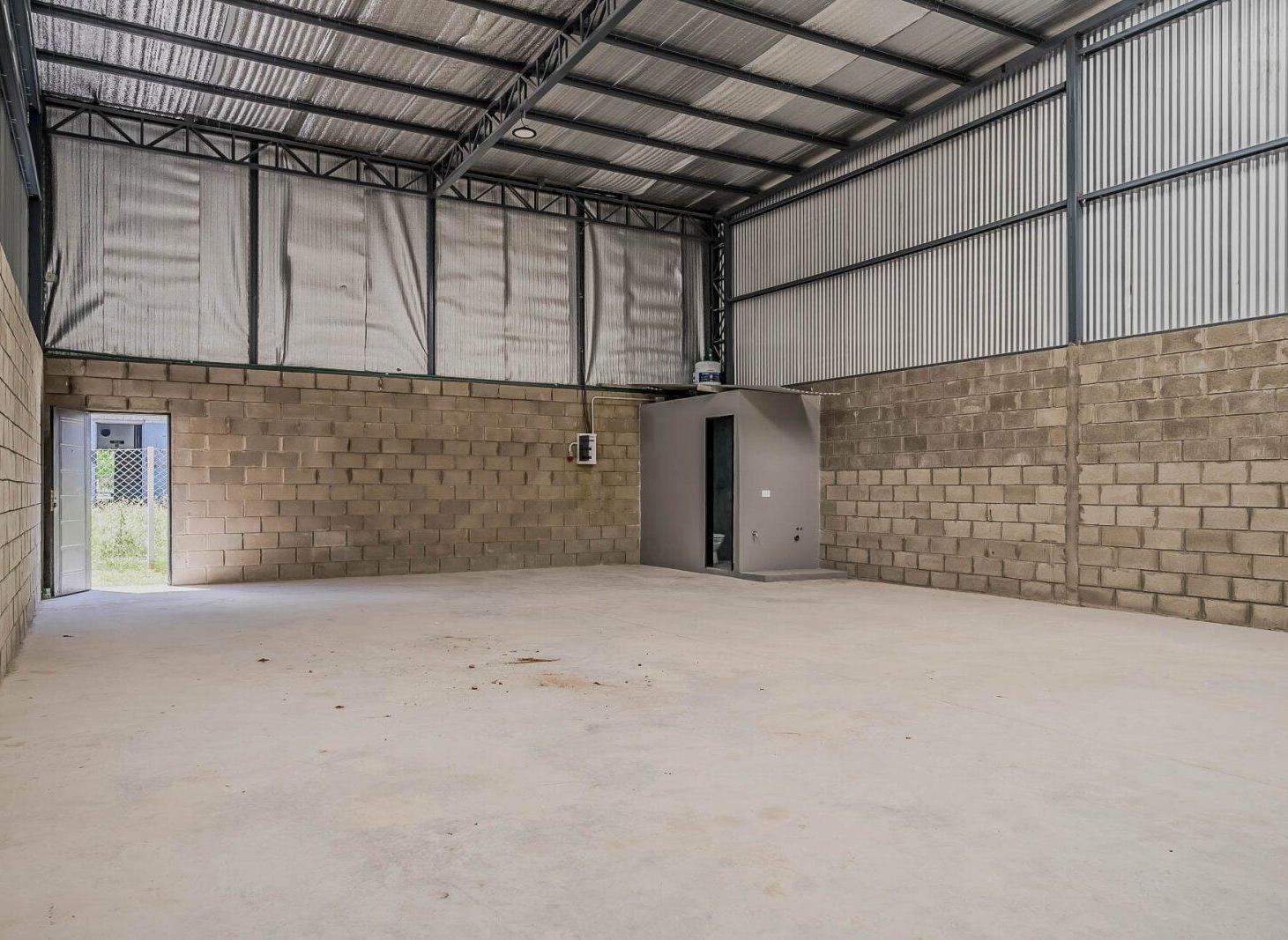 VENTA GALPON CON RENTA 1825 M2 CUBIERTOS PILAR