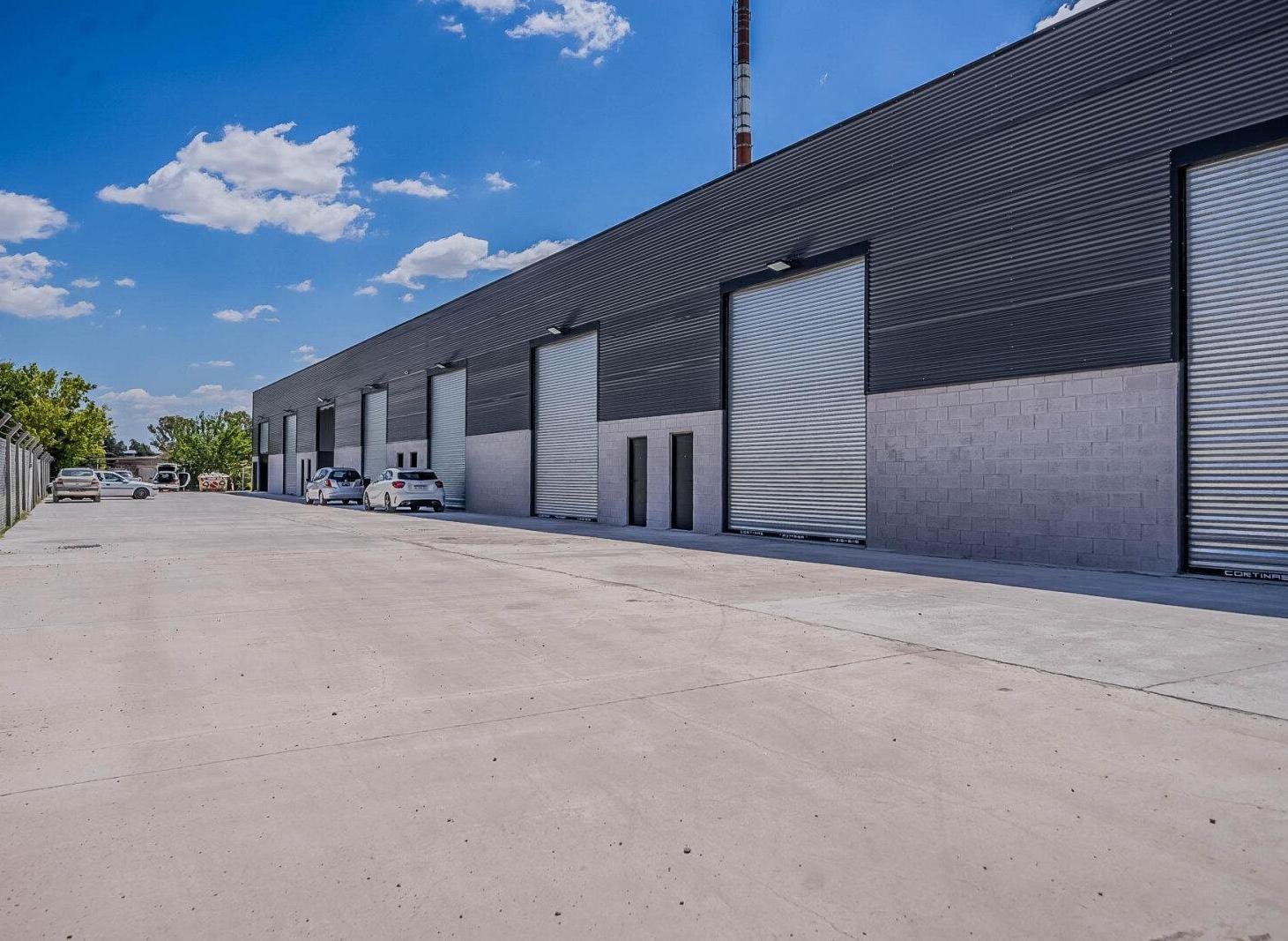 VENTA GALPON CON RENTA 1825 M2 CUBIERTOS PILAR