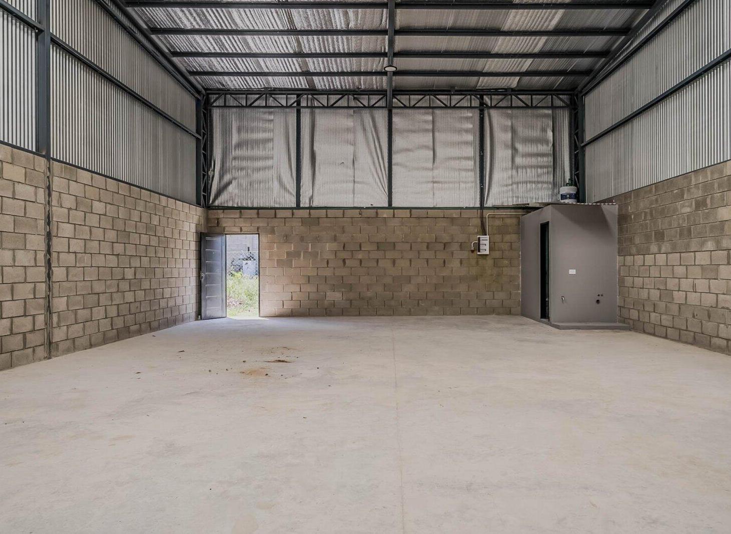 VENTA GALPON CON RENTA 1825 M2 CUBIERTOS PILAR