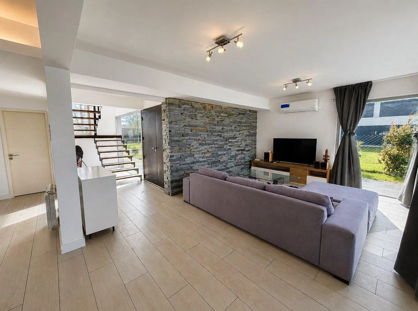Venta casa en San Sebastián a la laguna con casa de huespedes AMOBLADA 4
