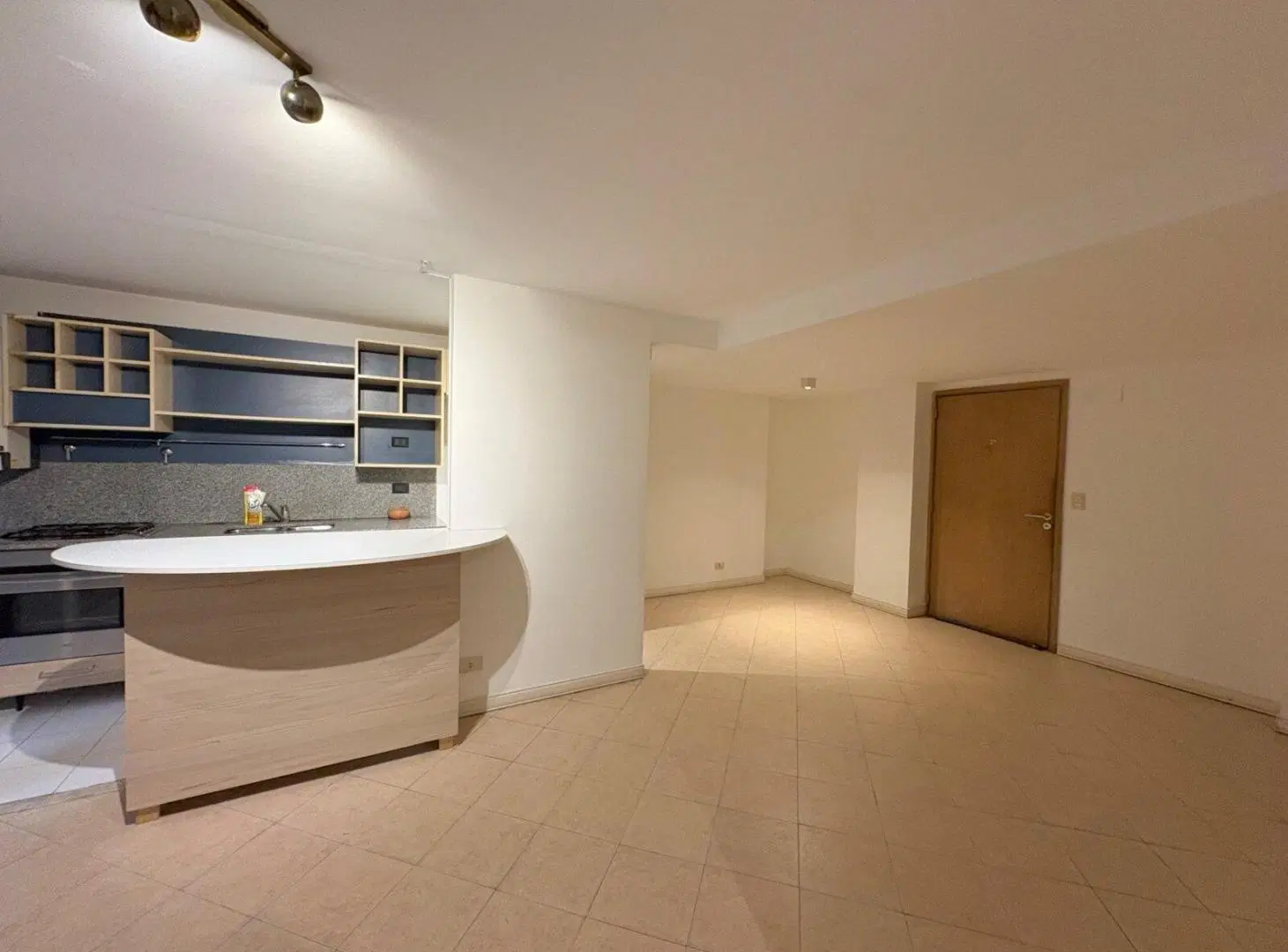 Venta | 3 Ambientes sobre Av. Libertador en Acassuso | Patio, Parrilla, Cochera y Baulera 3