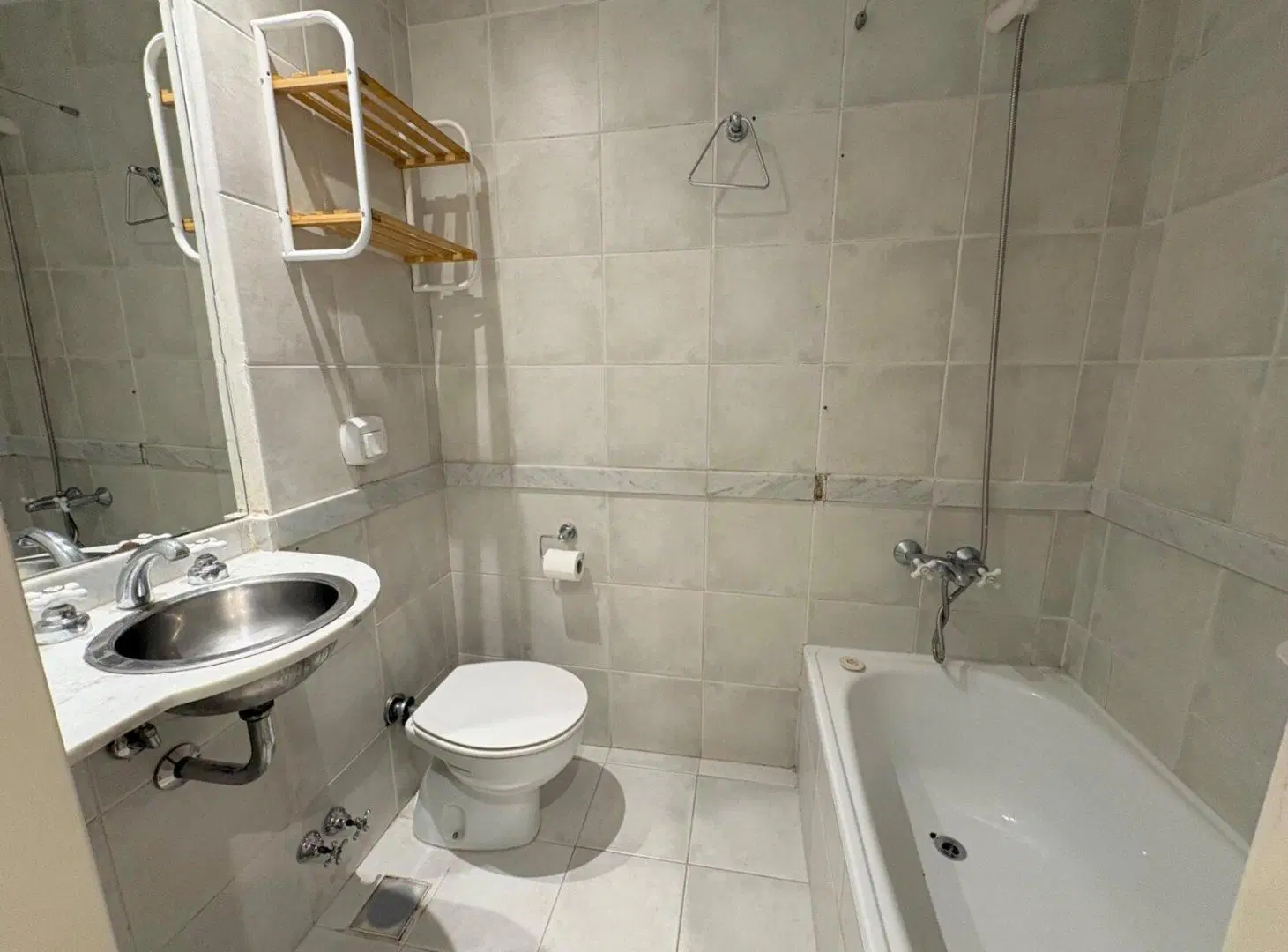 Venta | 3 Ambientes sobre Av. Libertador en Acassuso | Patio, Parrilla, Cochera y Baulera 5