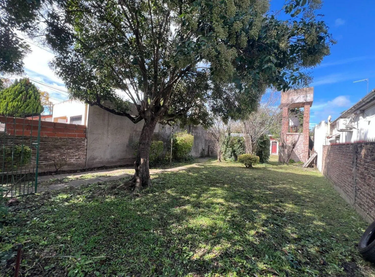 VENTA TERRENO LONGCHAMPS 4