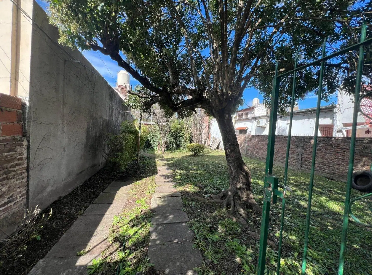 VENTA TERRENO LONGCHAMPS 3