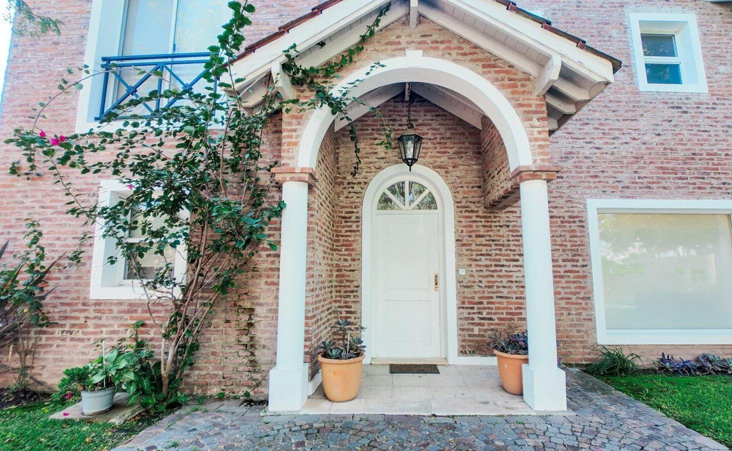 VENTA CASA 5 AMBIENTES - CLUB DE CAMPO PUEYRREDON - PILAR