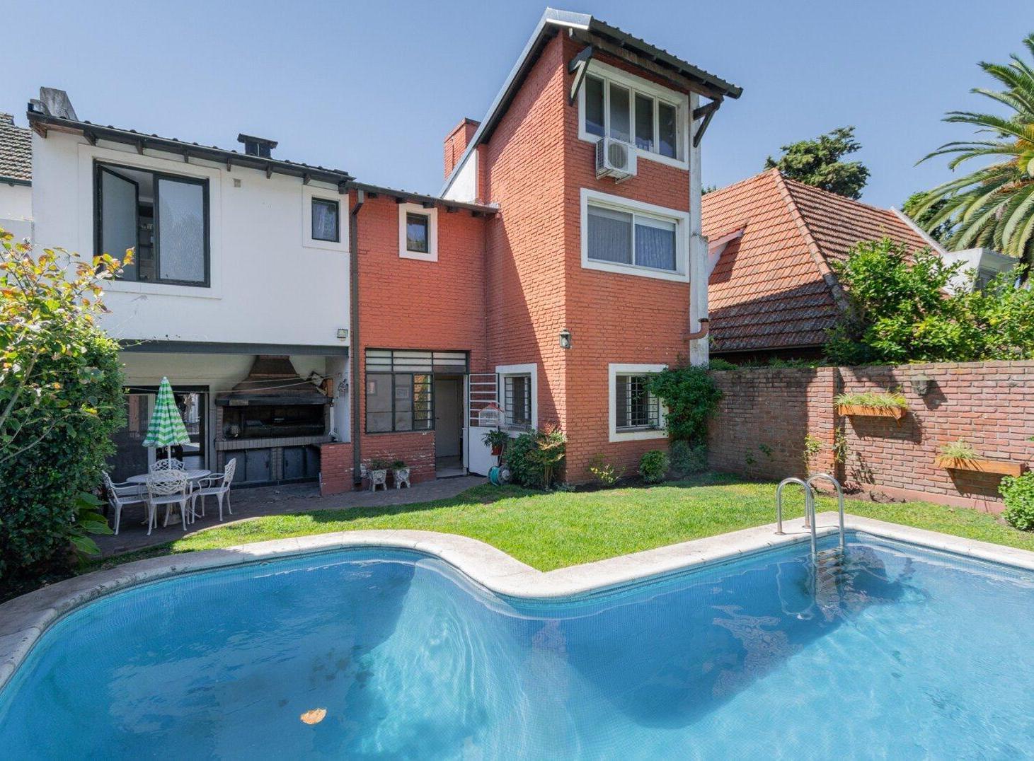 Foto de CASA 6 AMBIENTES CON COCHERA Y PILETA EN VICENTE LÓPEZ, imagen 3