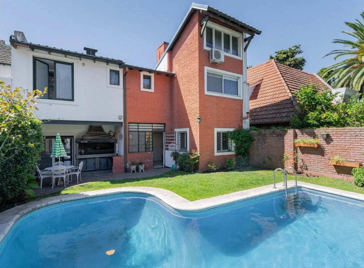 CASA 6 AMBIENTES CON COCHERA Y PILETA EN VICENTE LÓPEZ 3