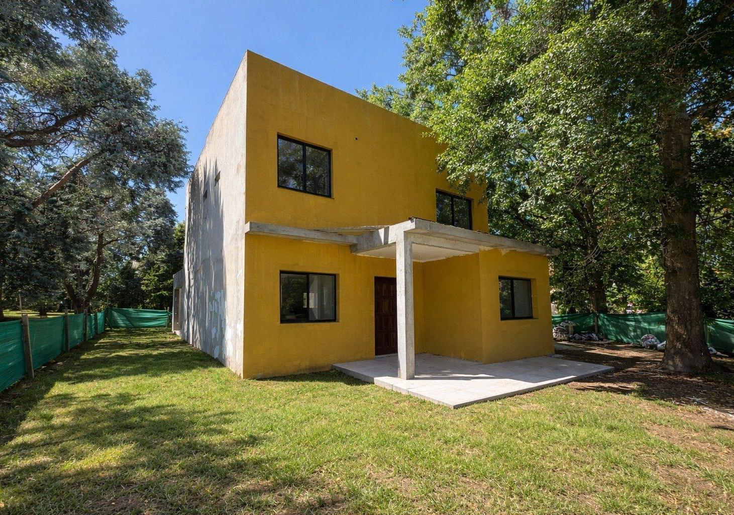 HERMOSA CASA A ESTRENAR EN EL CLUB DE CAMPO "LAS PRADERAS" DE LUJAN