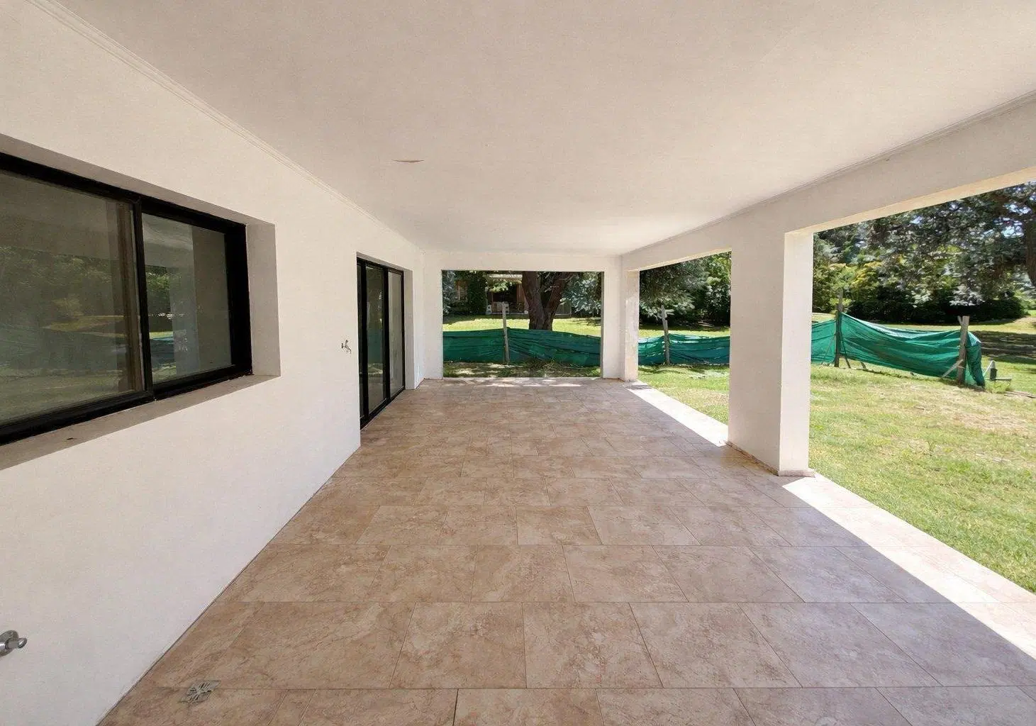 HERMOSA CASA A ESTRENAR EN EL CLUB DE CAMPO "LAS PRADERAS" DE LUJAN 5