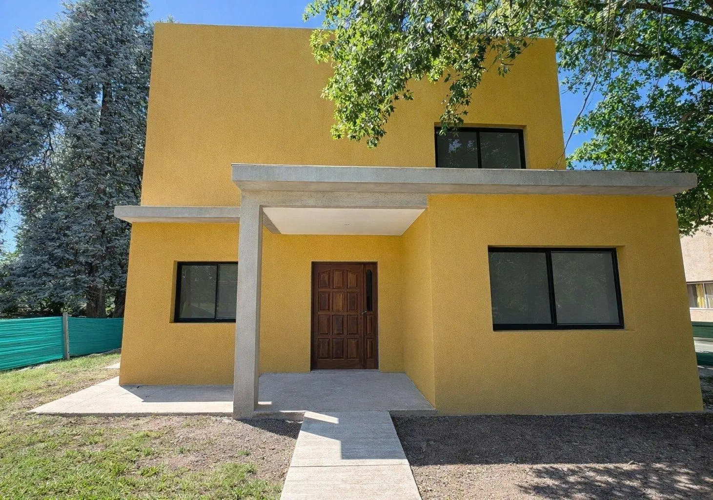HERMOSA CASA A ESTRENAR EN EL CLUB DE CAMPO "LAS PRADERAS" DE LUJAN 2