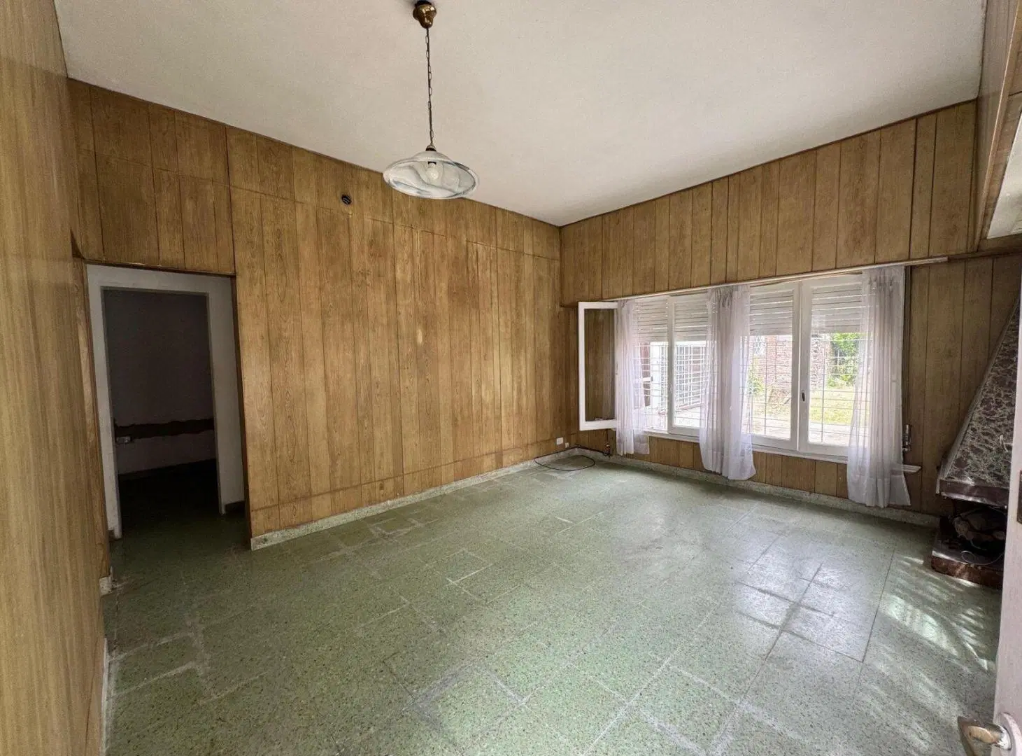VENTA CASA CON PARQUE EN BANFIELD 2