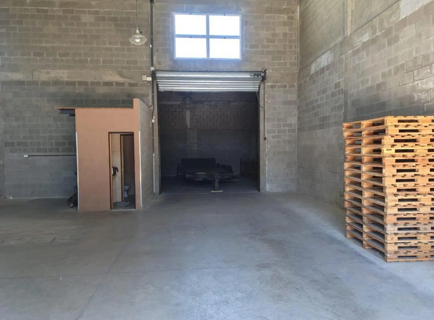 VENTA GALPON EN LOTE DE 436 MTS2 EN BURZACO 4