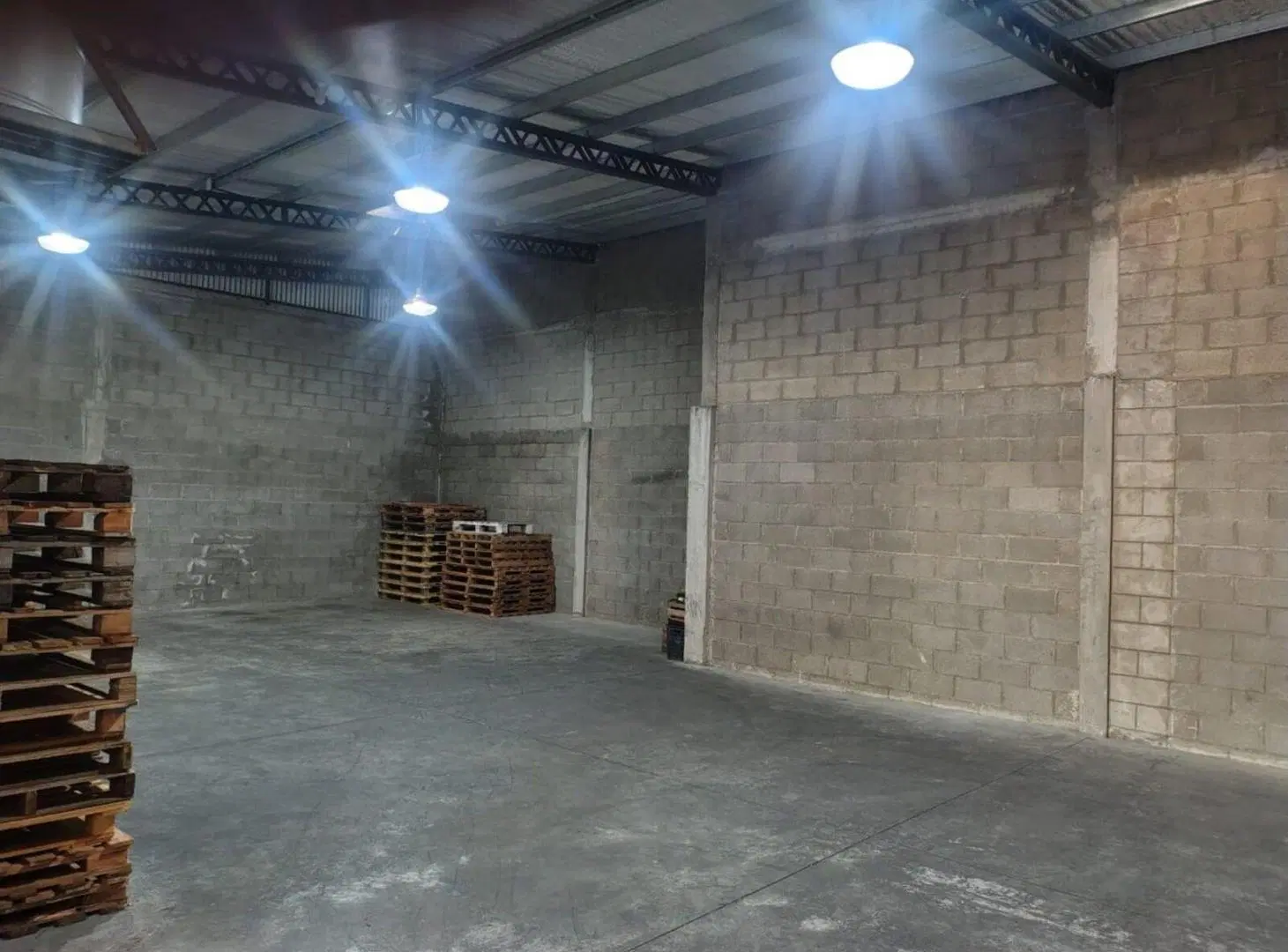 VENTA GALPON EN LOTE DE 436 MTS2 EN BURZACO 3