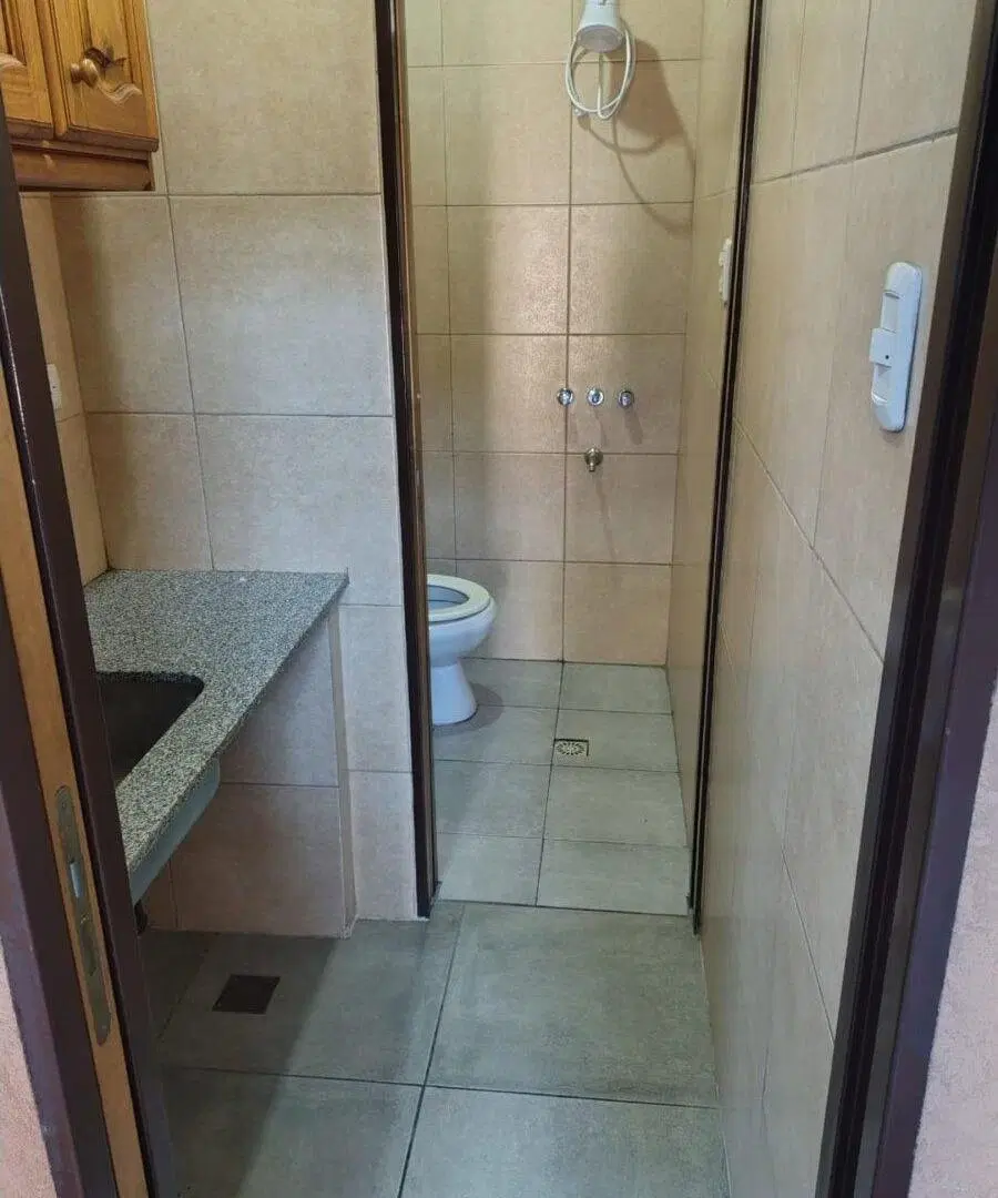 VENTA GALPON EN LOTE DE 436 MTS2 EN BURZACO 8