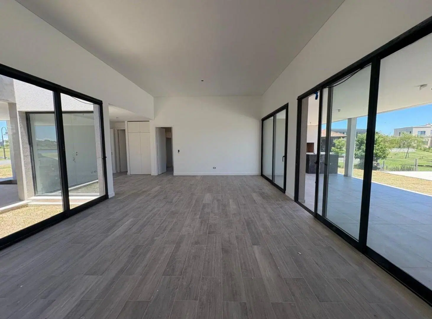 Venta Casa 5 ambientes en Naudir con salida al rio 5