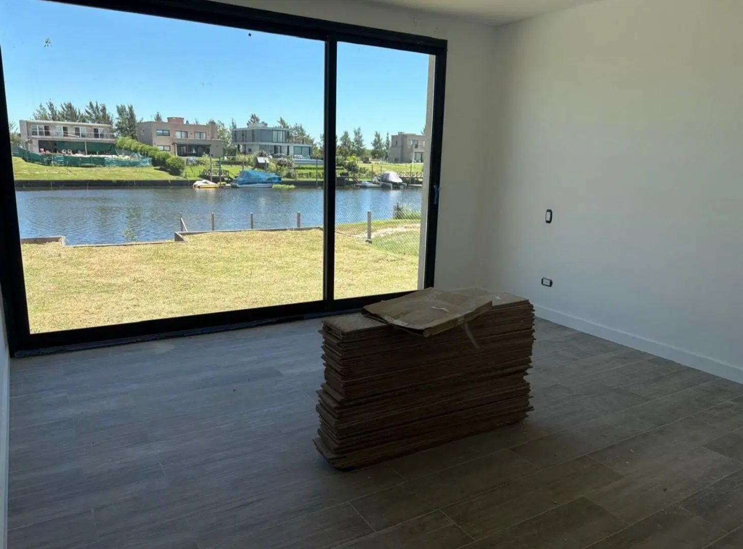 Venta Casa 5 ambientes en Naudir con salida al rio 3