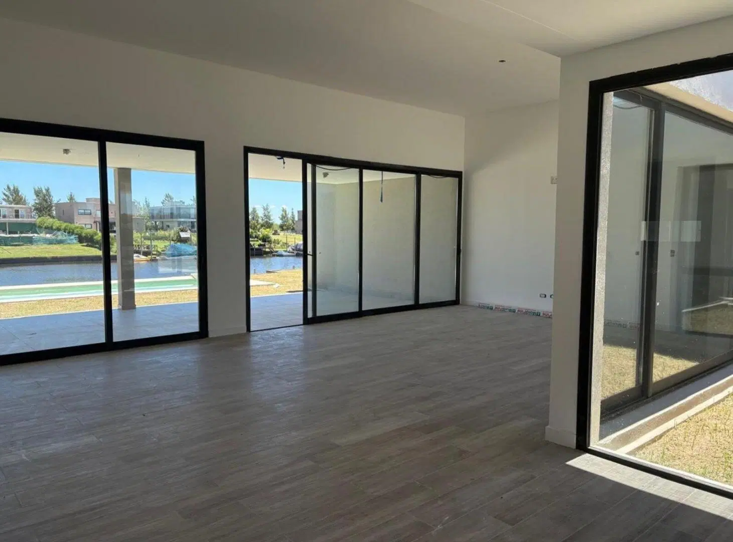 Venta Casa 5 ambientes en Naudir con salida al rio 2