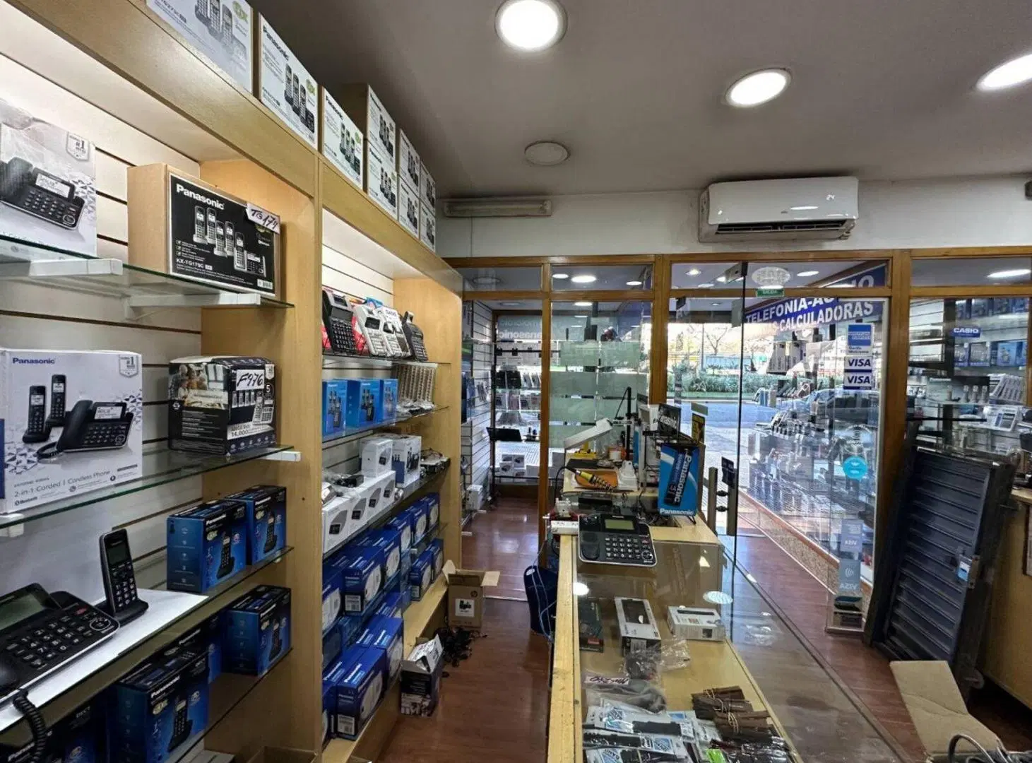 En venta local comercial sobre Carlos Pellegrini 3