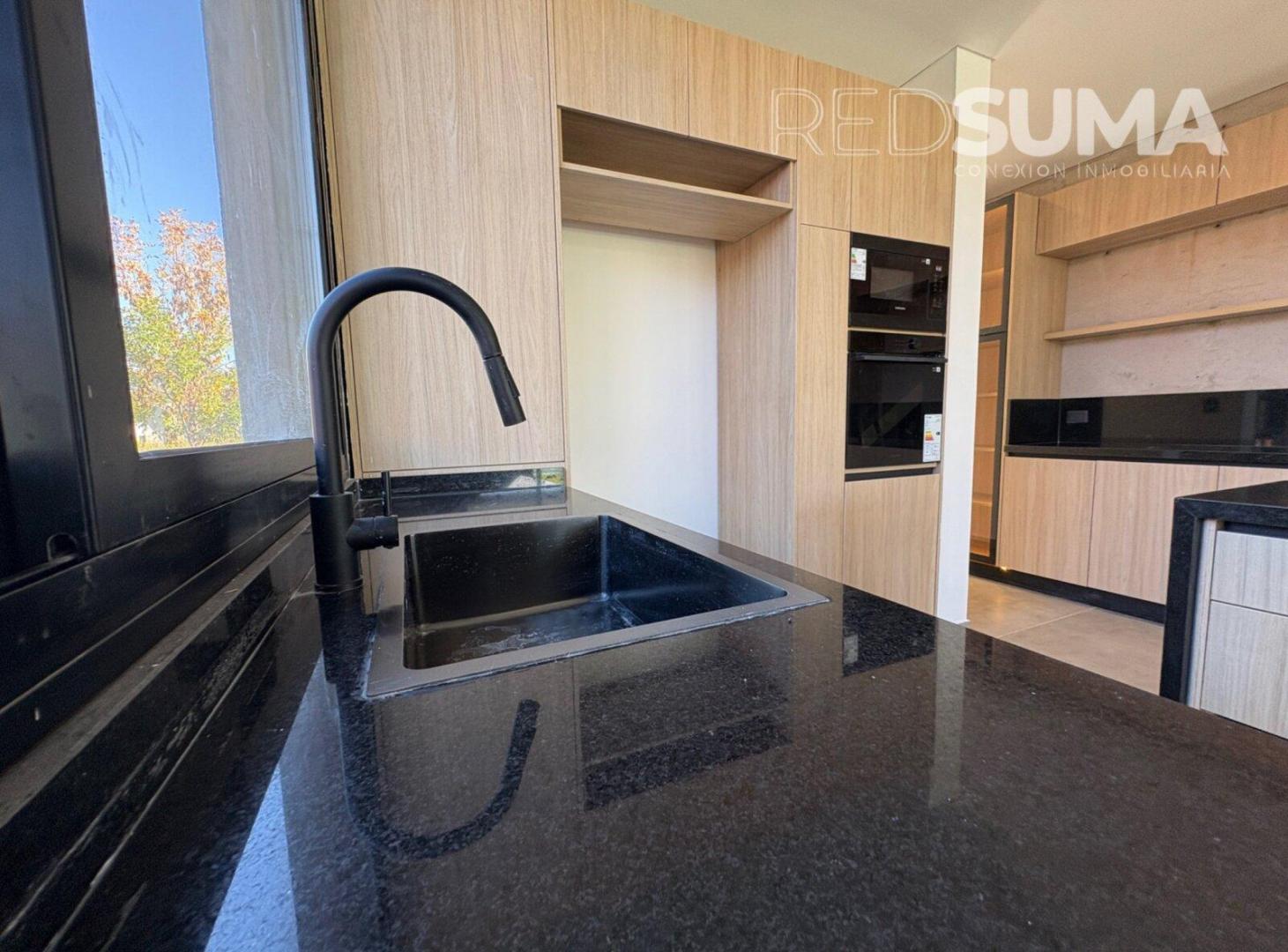 Foto de NORDELTA CARPINCHOS CASA MODERNA A ESTRENAR | 4 SUITES + PILETA Y, imagen 5