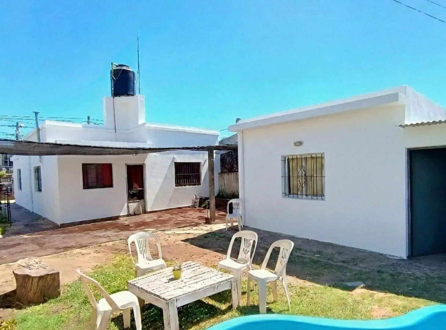VENTA CASA CON PILETA JARDIN MORENO APTO CREDITO 3