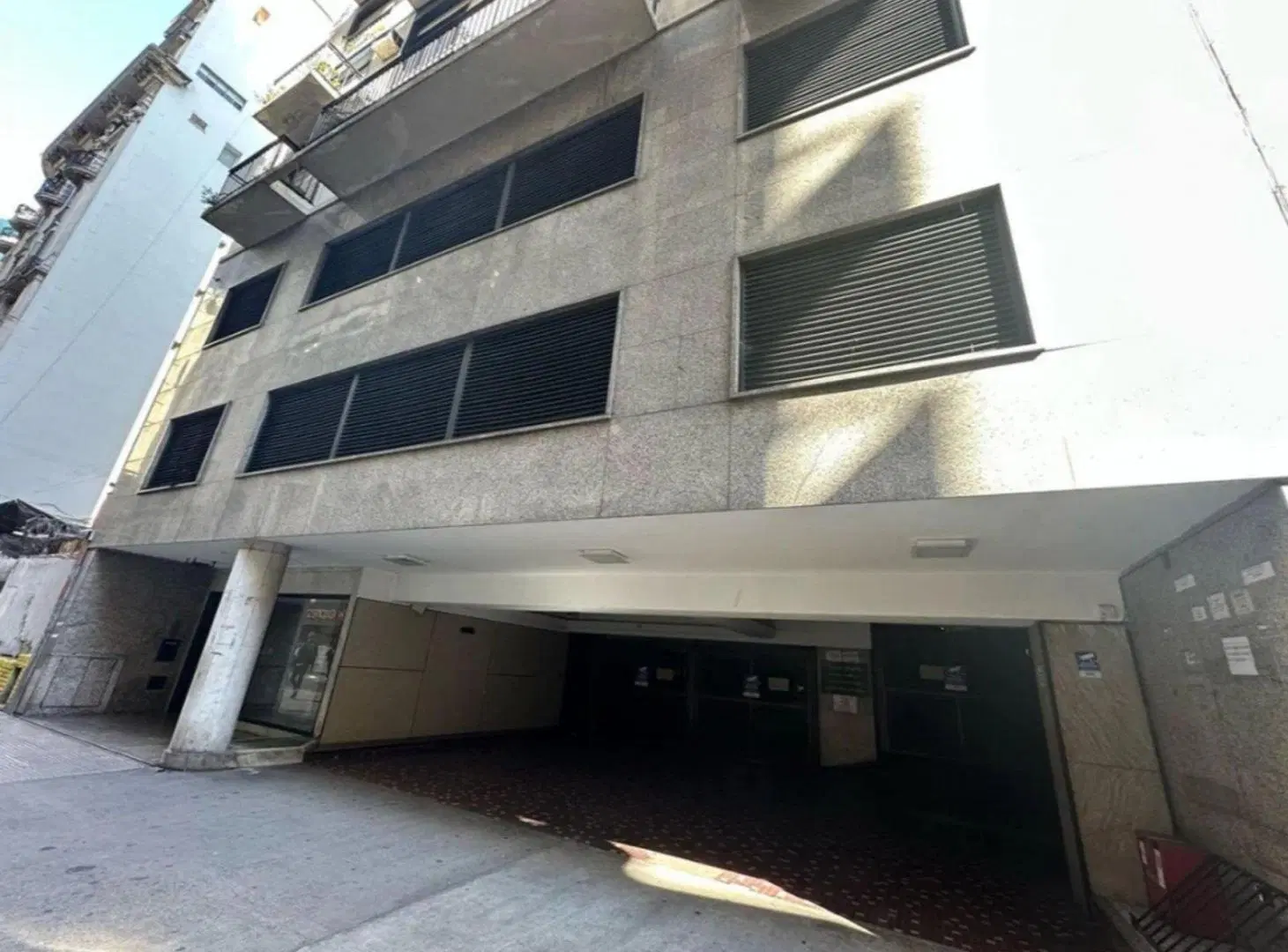 VENTA COCHERA EN EXCELENTE UBICACION EN RETIRO 3