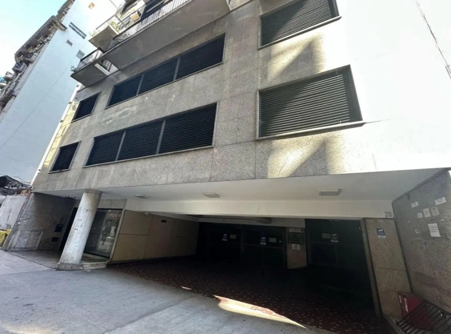 VENTA COCHERA EN EXCELENTE UBICACION EN RETIRO 4