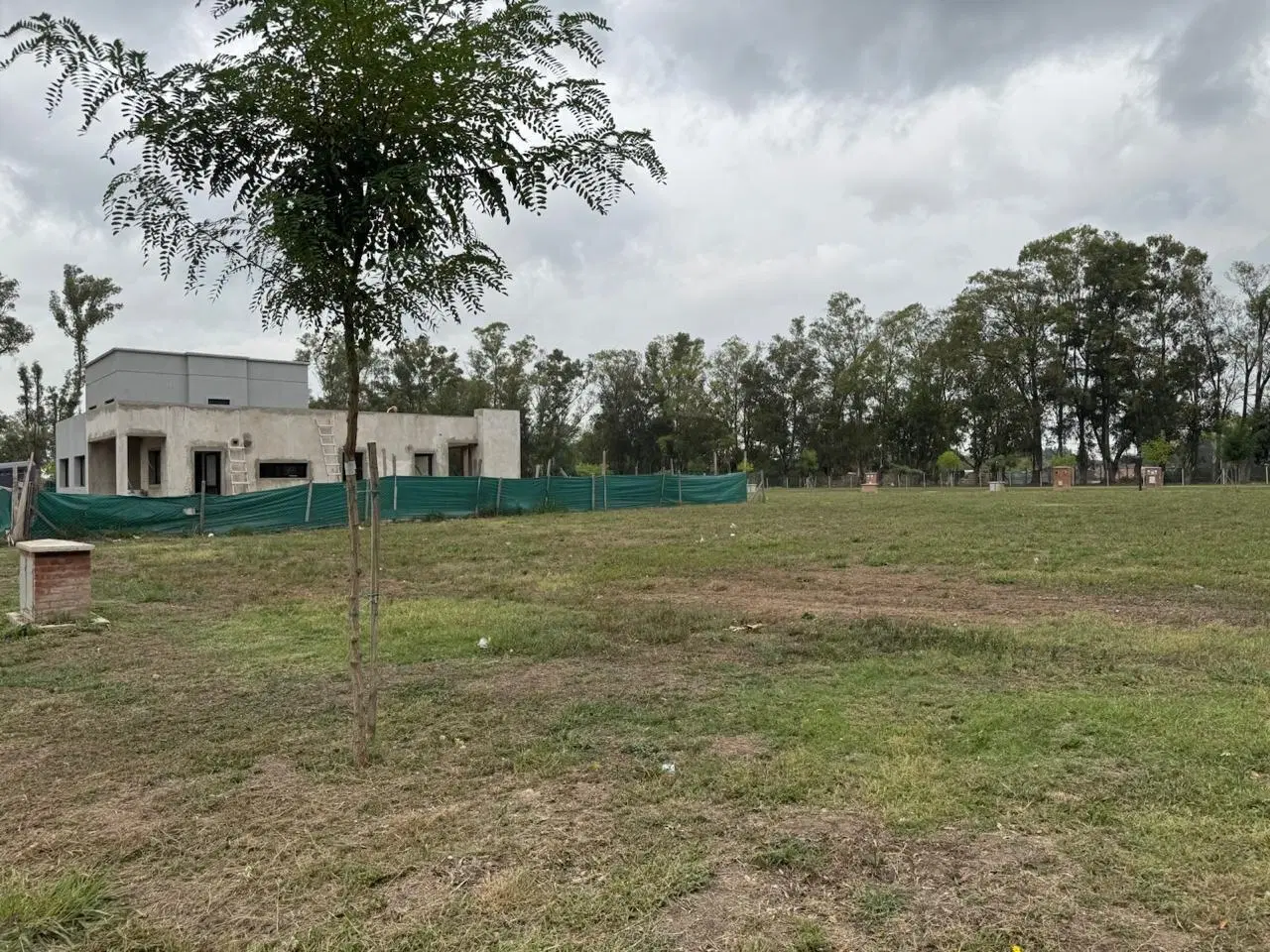 Exelente lote de 511 mts barrio santa sofia (pilar del este) parte delatera exelente ubicacion 2
