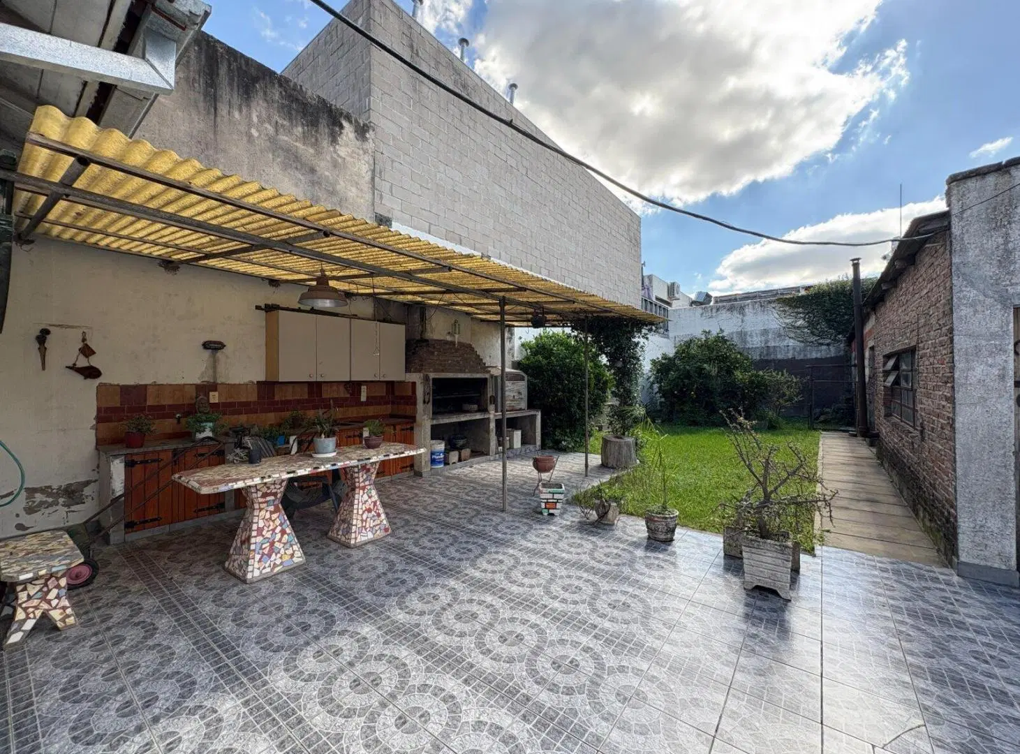 Casa en lote propio 10 x 33 con gran Jardin y cochera. Martinez zona Unicenter 4