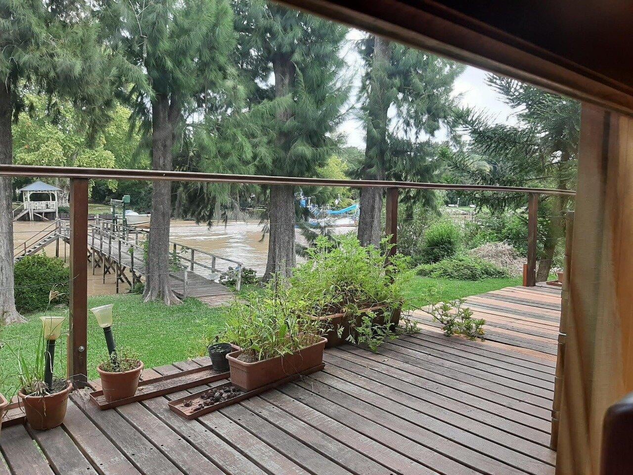 Venta casa SOBRE RIO CARAPACHAY, LUGAR ESTRATEGICO!