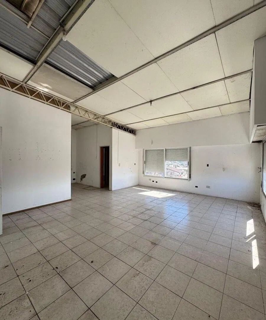 Edificio 4 plantas en alquiler Hurlingham zona comercial 5