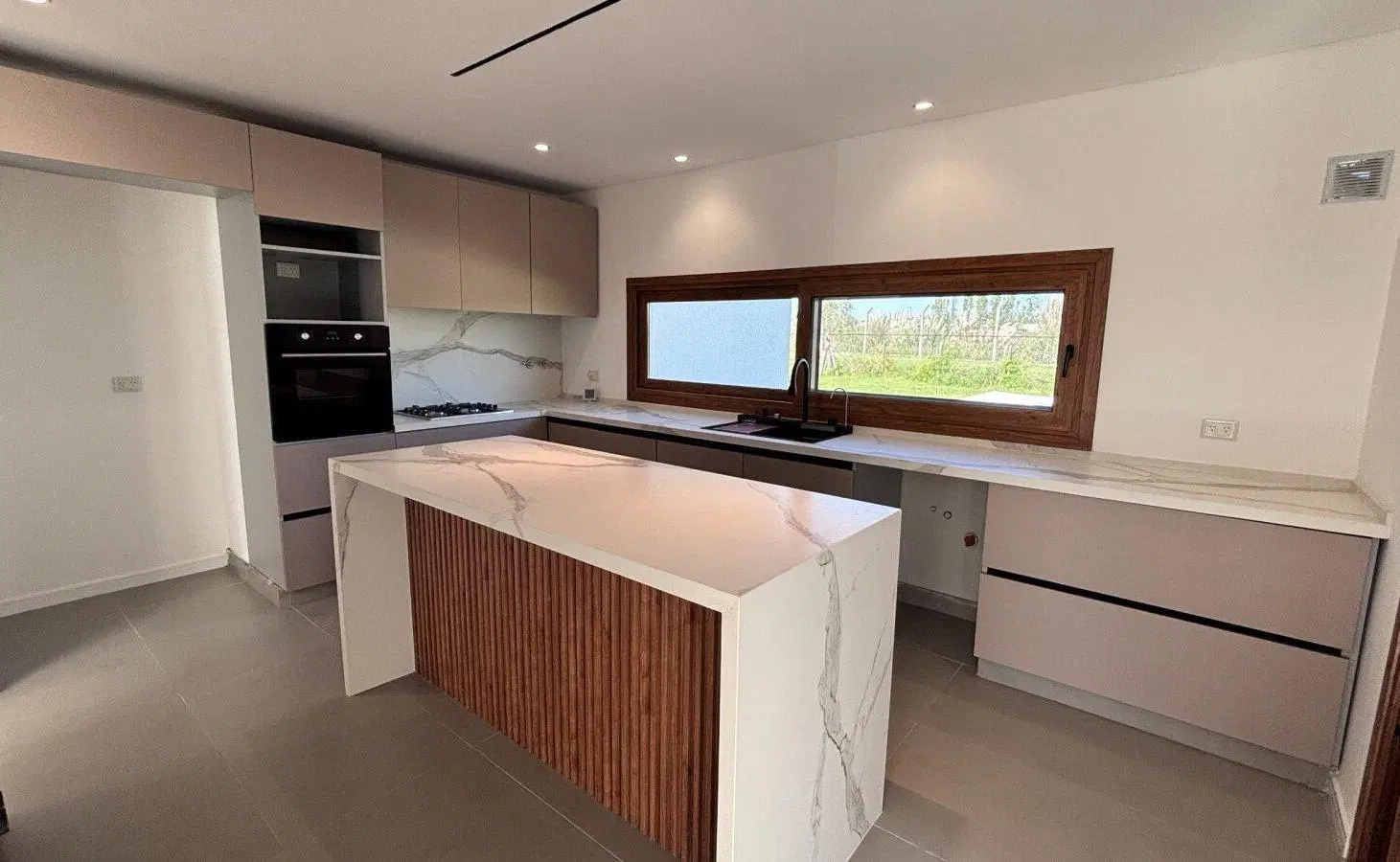 Venta Casa a estrenar 5 amb. -Barrio Laguna Grande, Villanueva 2
