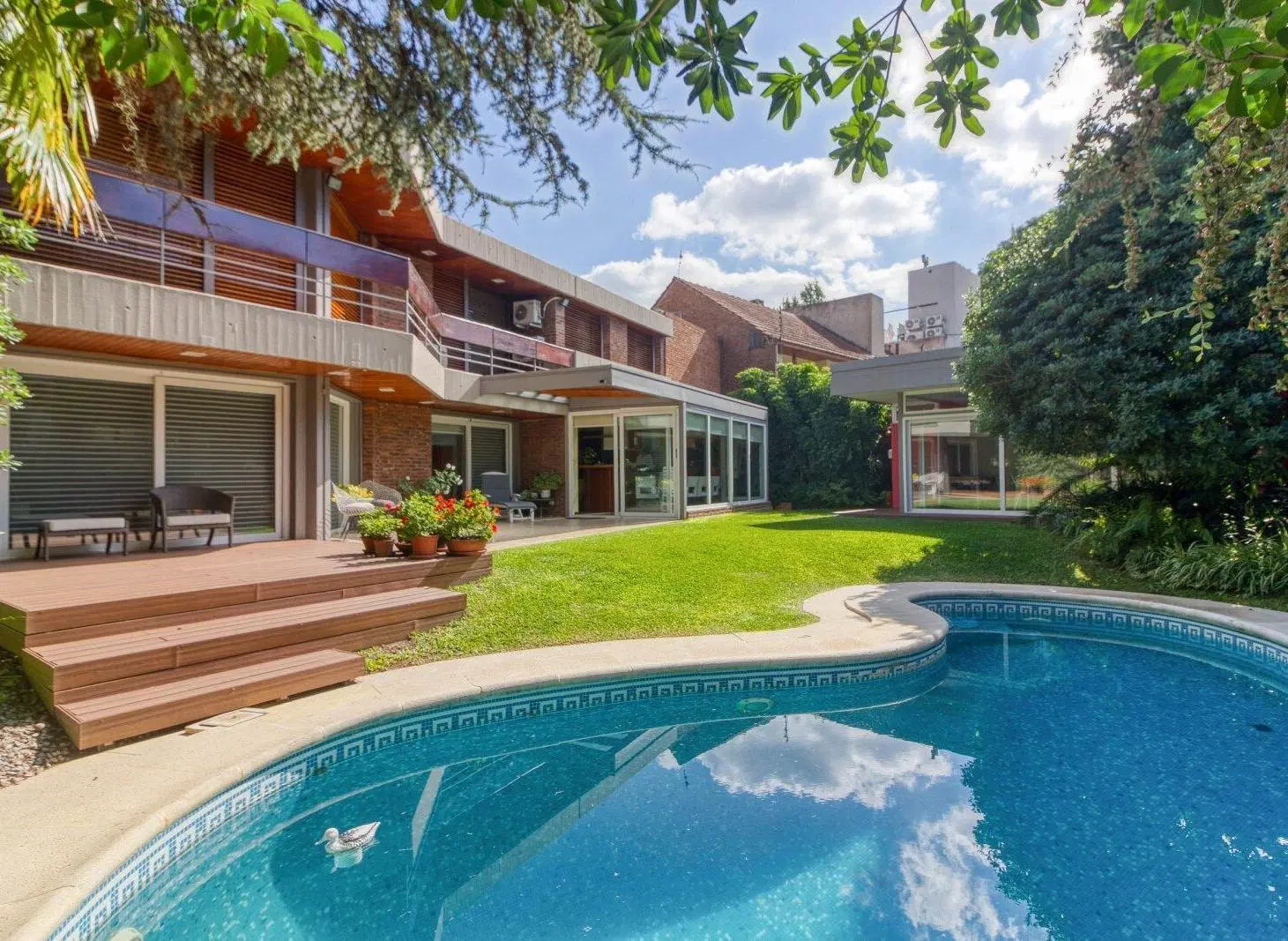 VENTA  CASA  ACASSUSO 6 AMBIENTES CON DEPENDENCIA PILETA JARDIN QUINCHO 3