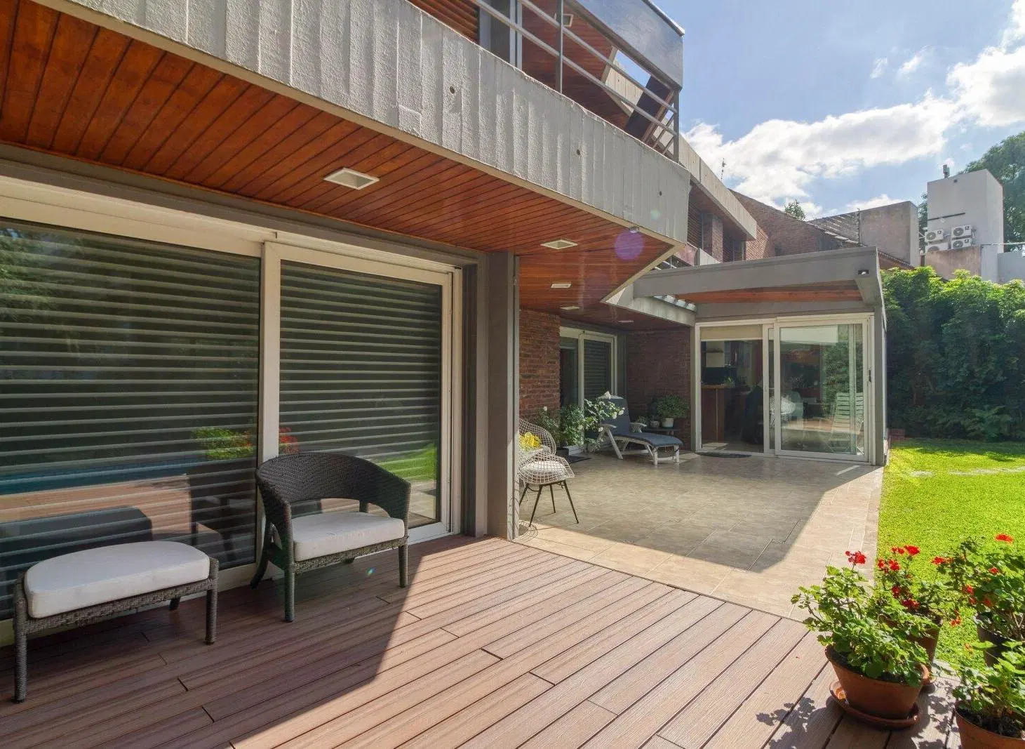 VENTA  CASA  ACASSUSO 6 AMBIENTES CON DEPENDENCIA PILETA JARDIN QUINCHO 5