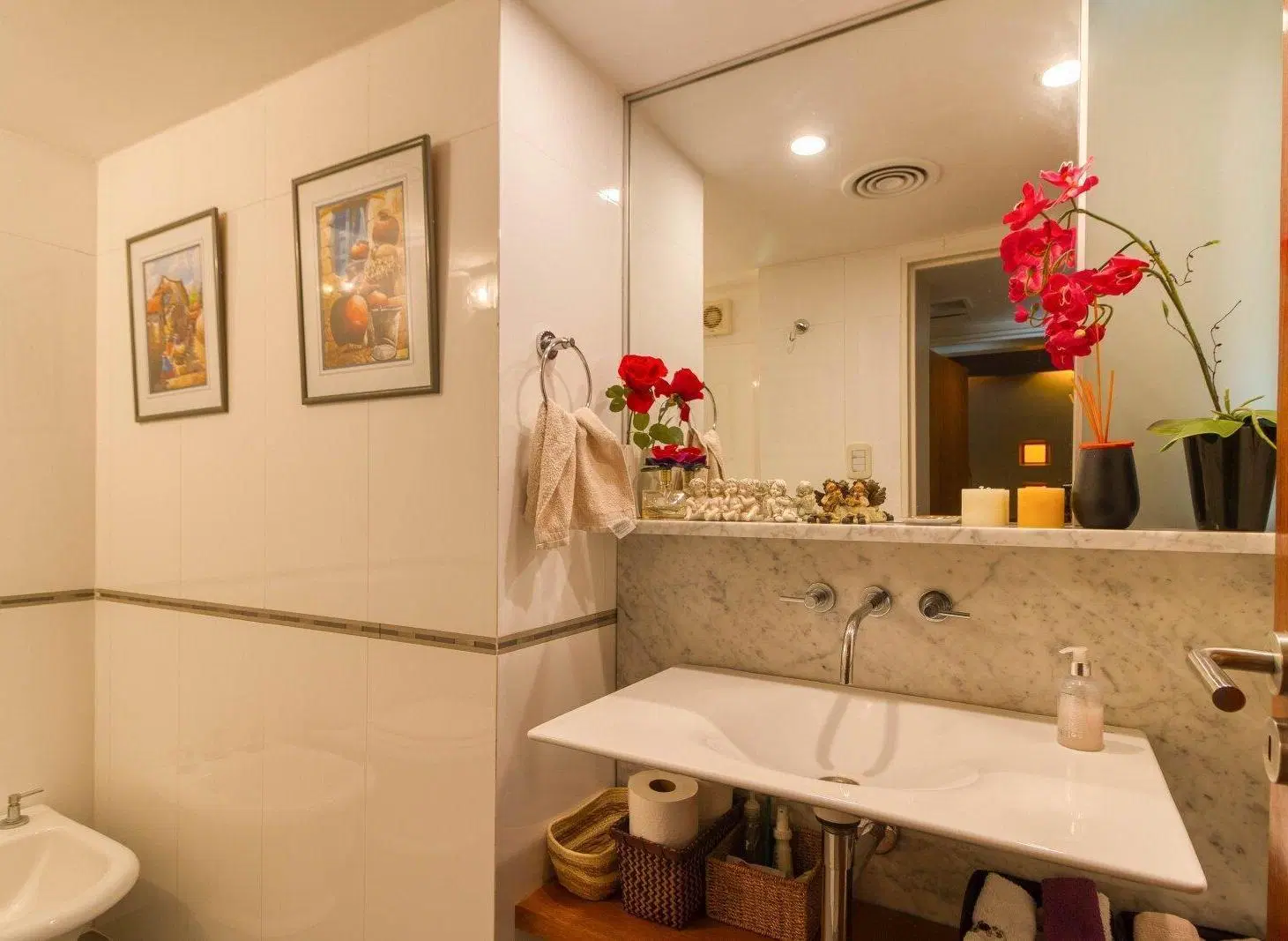 VENTA  CASA  ACASSUSO 6 AMBIENTES CON DEPENDENCIA PILETA JARDIN QUINCHO 8