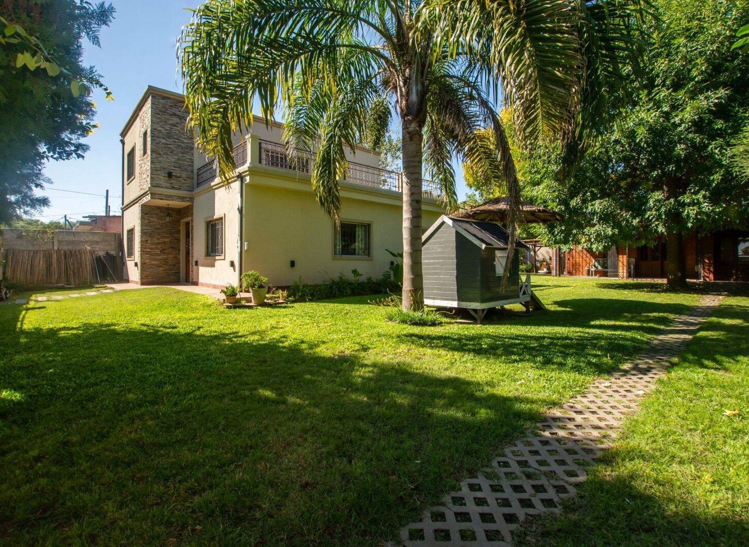 LOTE 600 M2 - VENTA CASA 4 AMB C/ PARQUE y PISCINA