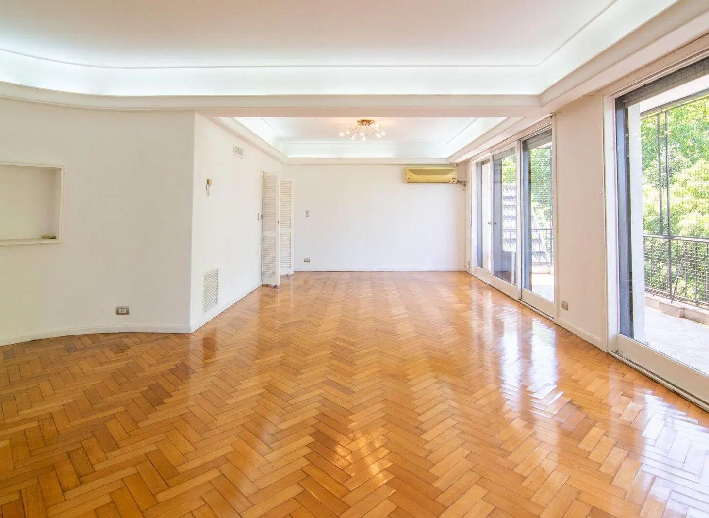 Venta Piso,  5 amb con balcon y Cochera,  Devoto 4